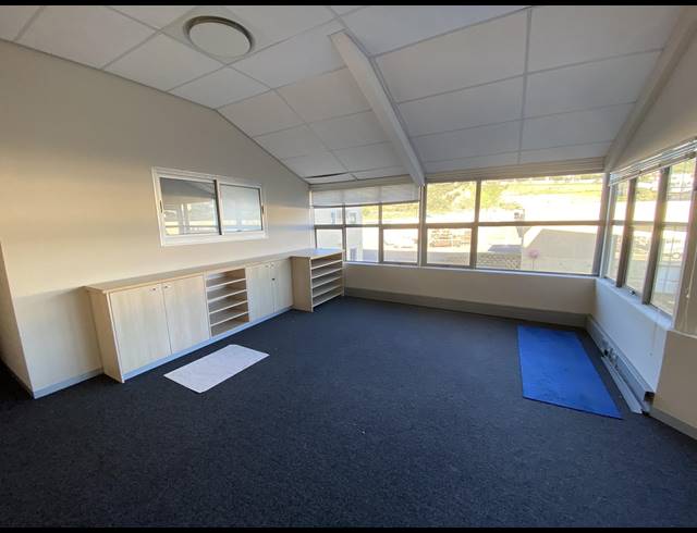 226M² OFFICE TO LET IN WOODSTOCK